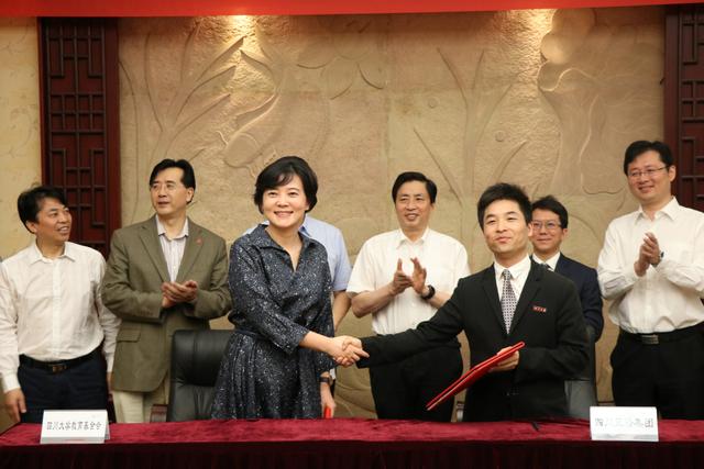 四川大学泽平自强奖助学金及双创基金捐赠签约仪式举行