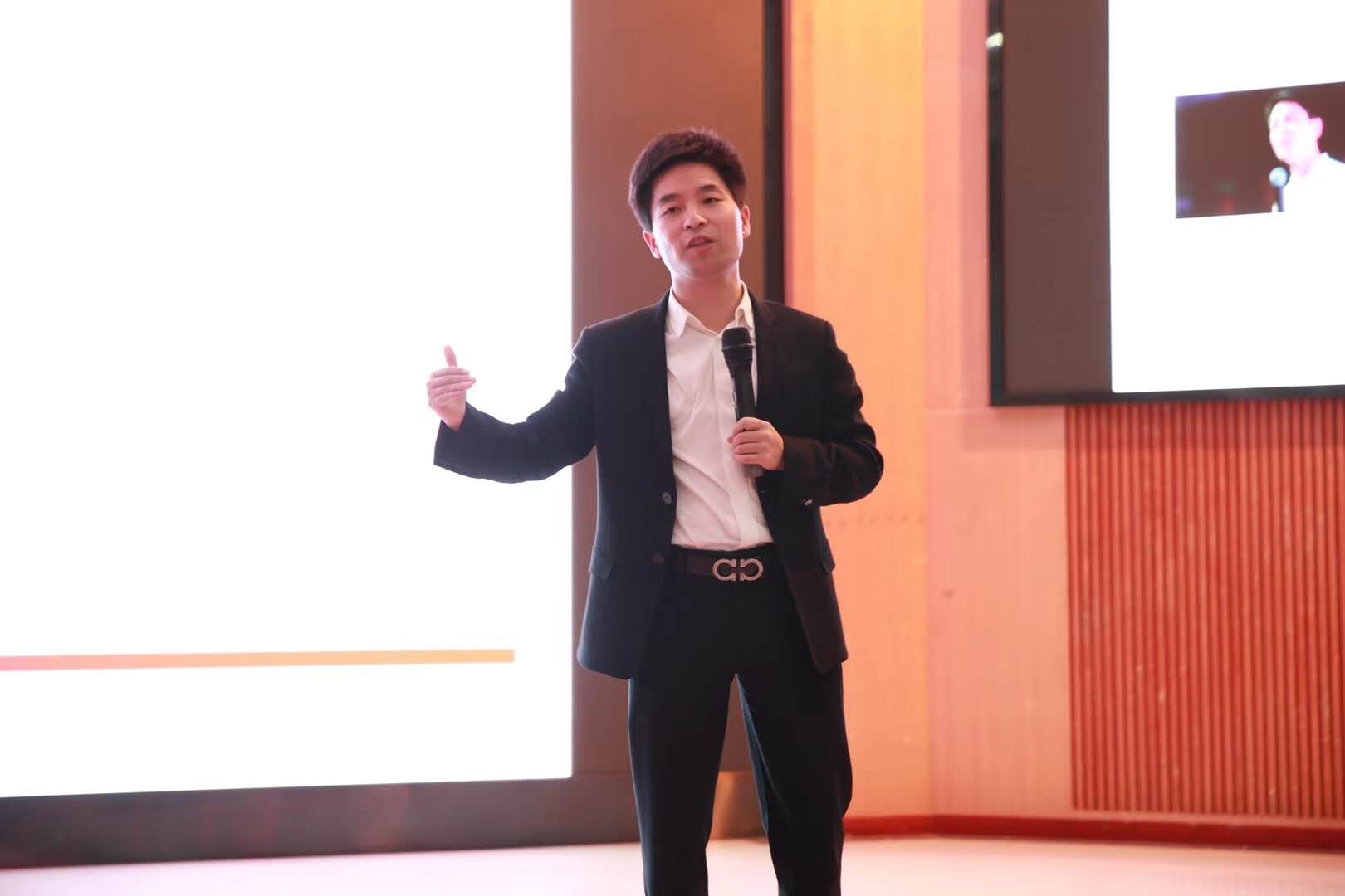 青年党员文泽平“青春心向党·建功新时代”高校巡讲持续开展