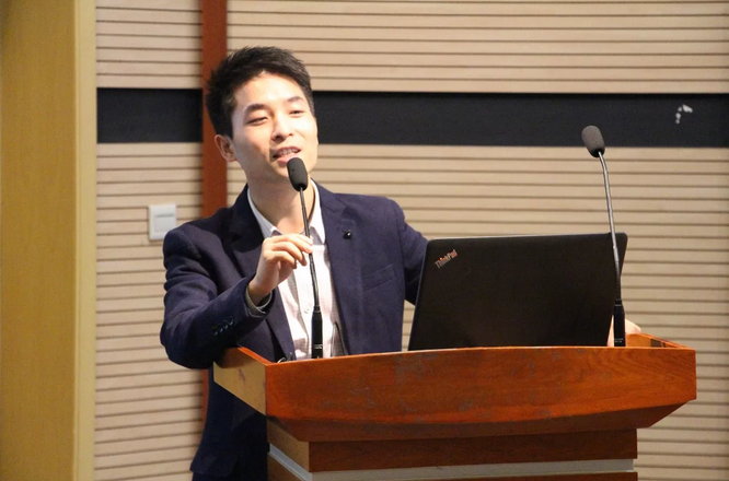 青年企业家：吝啬的文泽平 